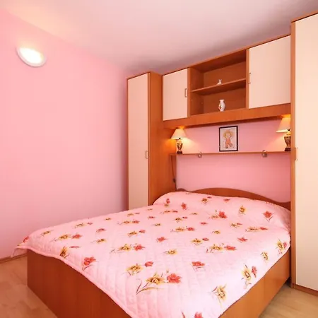 Apartment 8400b